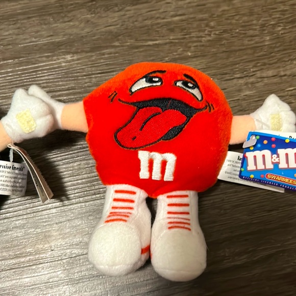 💎Rare find! BNWT- 1998 M&M’s Minis Swarmees Plush. Red with tongue - Picture 1 of 4
